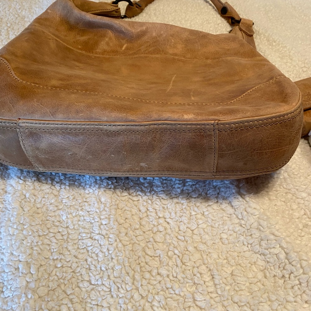 Beautiful Frye purse, never used, I paid the price it shows 398. - Picture 6 of 6